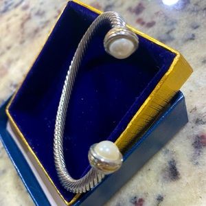 Costume pearl/ silver bracelet